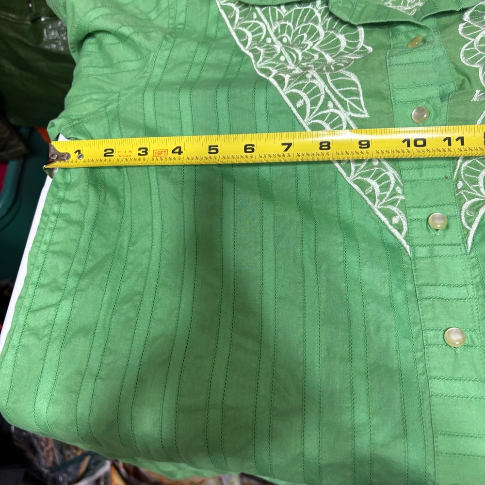 Bob Mackie "Wearable Art" green 100% cotton embroidered button-front blouse - Picture 6 of 10
